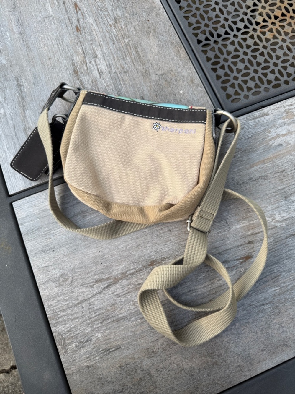 Canvas Crossbody Bag with Romantic Art - Picture 5 of 6